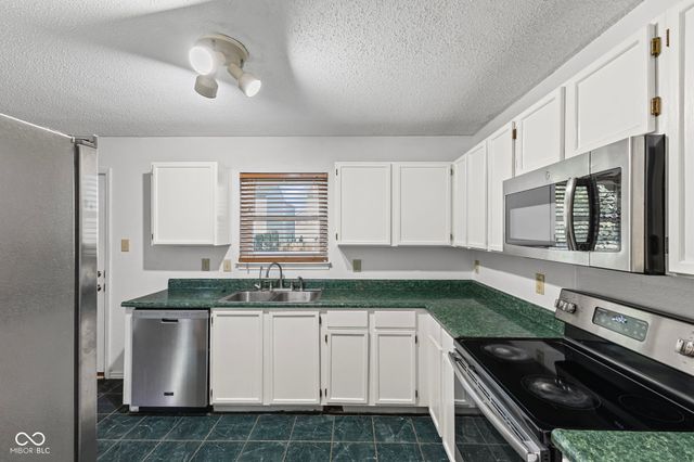 1254 Kenwood Drive, Greenwood, IN 46143