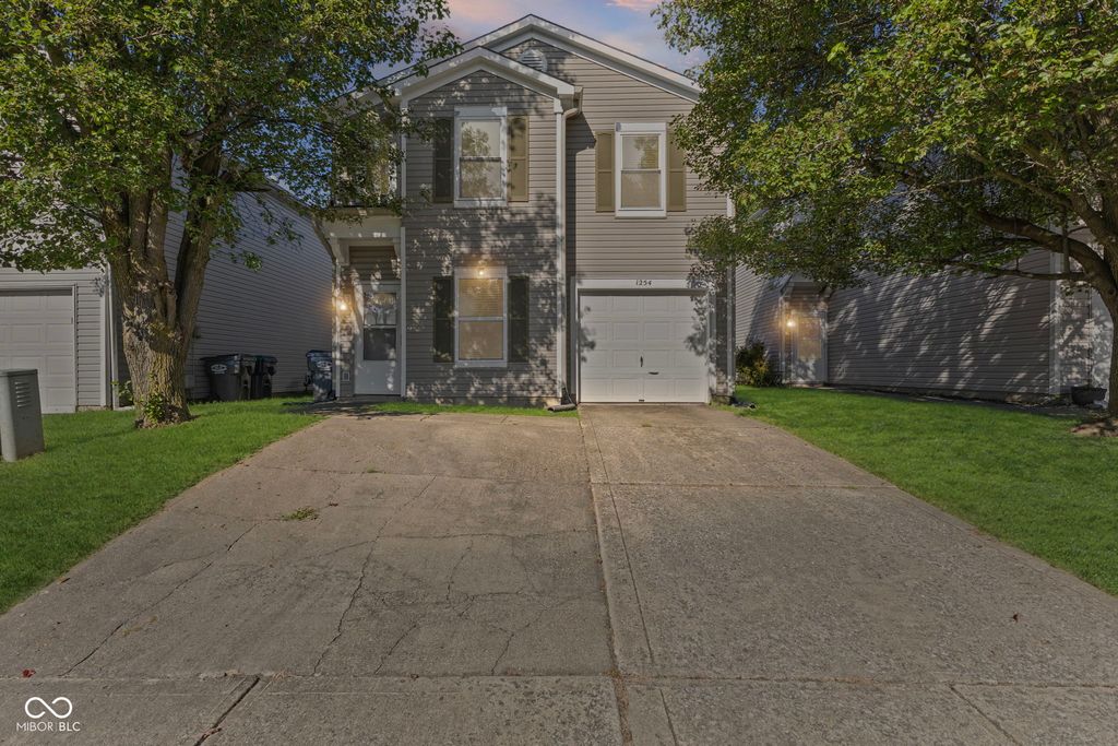 1254 Kenwood Drive, Greenwood, IN 46143