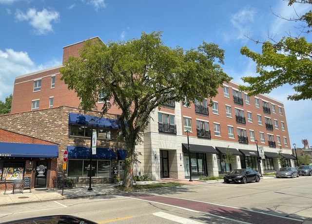 555 Roger Williams Avenue 207, Highland Park, IL 60035