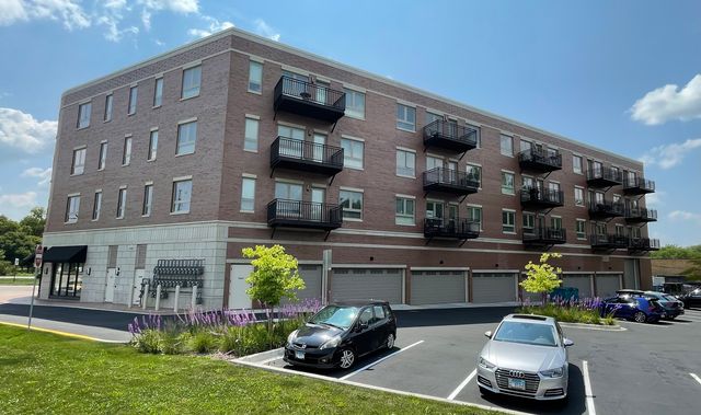 555 Roger Williams Avenue 207, Highland Park, IL 60035