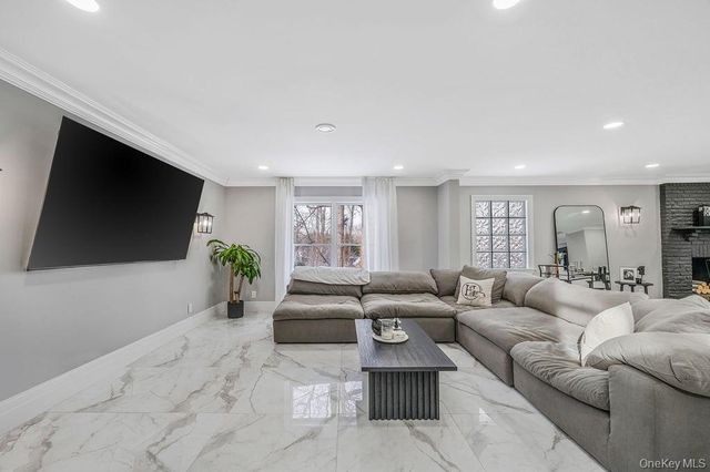 68 Fort Salonga Road, Northport, NY 11768