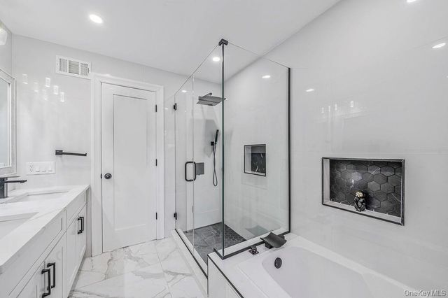 68 Fort Salonga Road, Northport, NY 11768