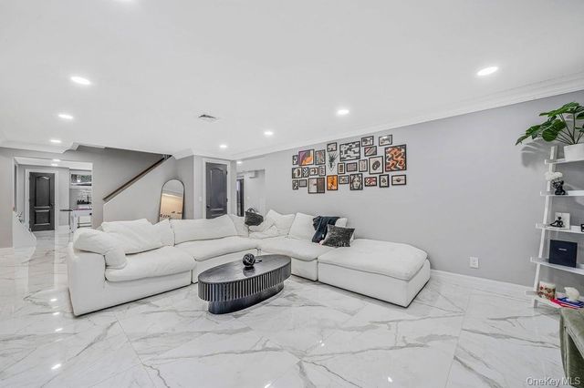 68 Fort Salonga Road, Northport, NY 11768