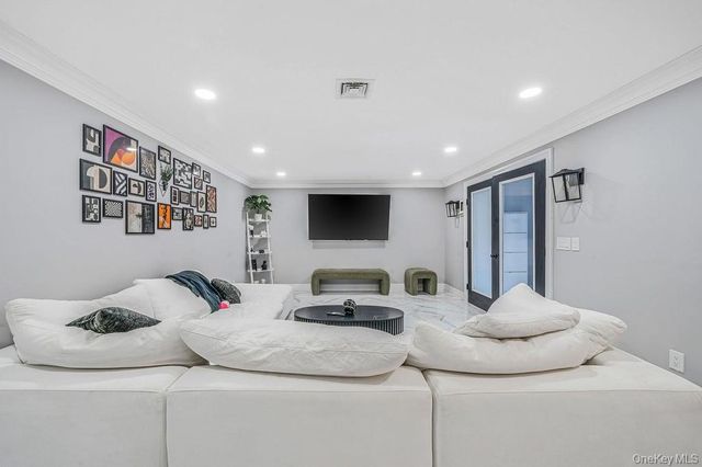 68 Fort Salonga Road, Northport, NY 11768