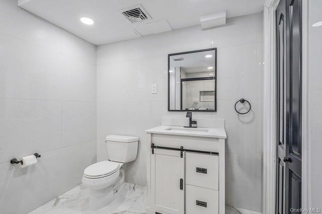 68 Fort Salonga Road, Northport, NY 11768