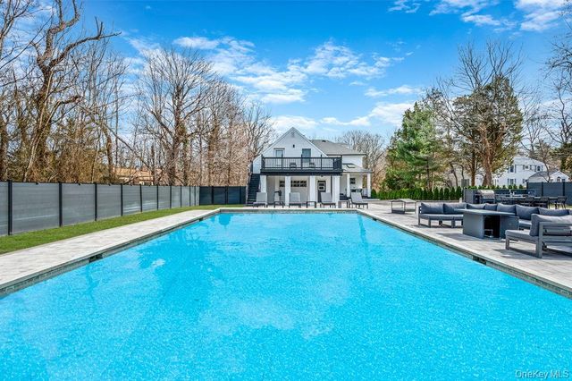 68 Fort Salonga Road, Northport, NY 11768