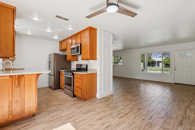 6072 Georgia Dr, North Highlands, CA 95660