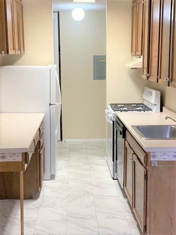 32 Shrewsbury Green Dr J, Shrewsbury, MA 01545