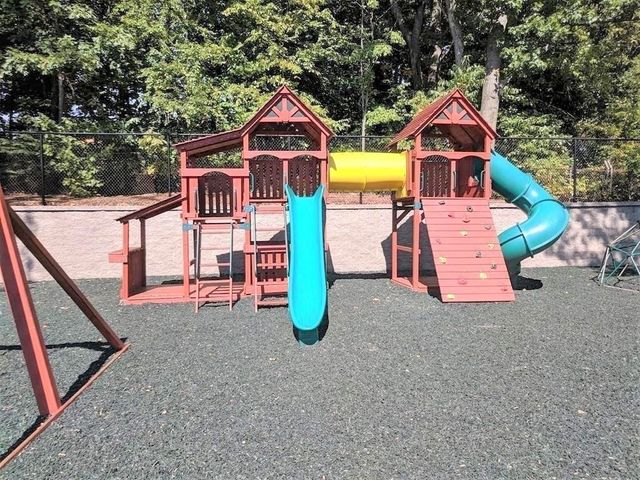 32 Shrewsbury Green Dr J, Shrewsbury, MA 01545