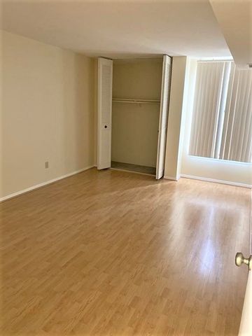 32 Shrewsbury Green Dr J, Shrewsbury, MA 01545