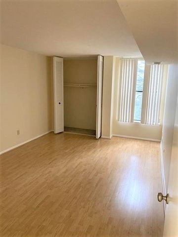 32 Shrewsbury Green Dr J, Shrewsbury, MA 01545