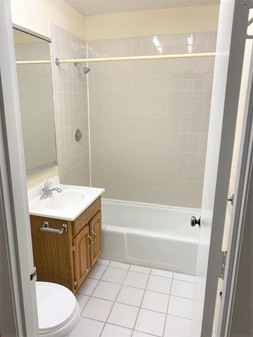 32 Shrewsbury Green Dr J, Shrewsbury, MA 01545