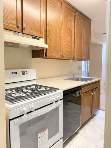 32 Shrewsbury Green Dr J, Shrewsbury, MA 01545