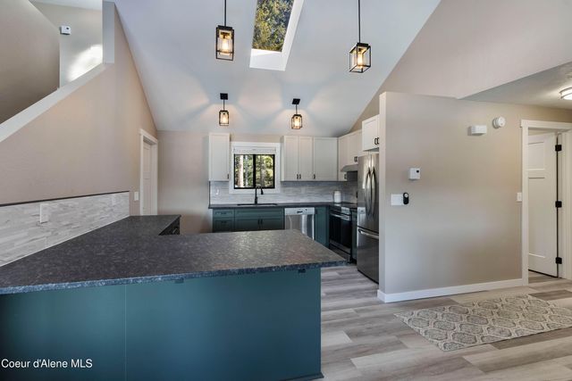 176 Swan Shores Dr, Sagle, ID 83860