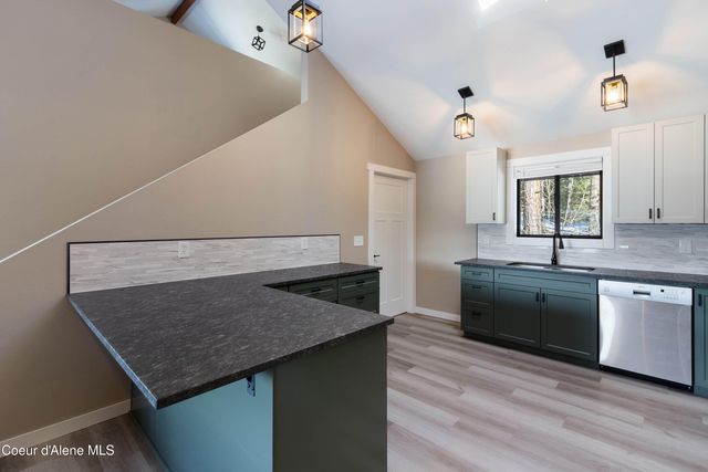 176 Swan Shores Dr, Sagle, ID 83860