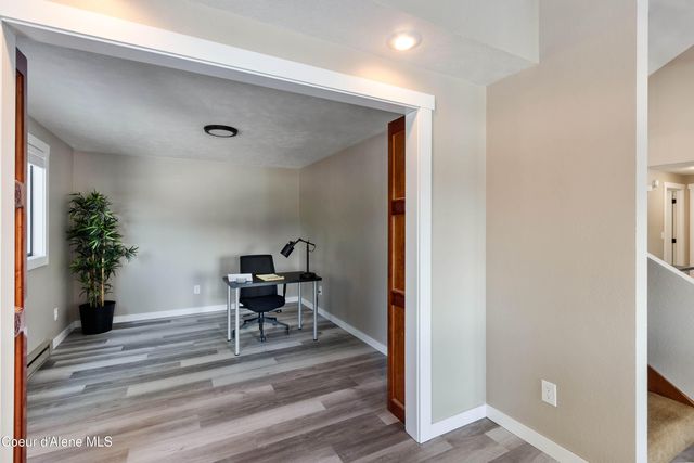 176 Swan Shores Dr, Sagle, ID 83860