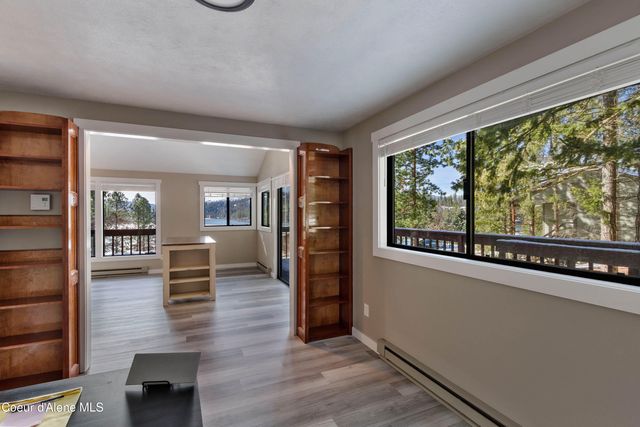 176 Swan Shores Dr, Sagle, ID 83860