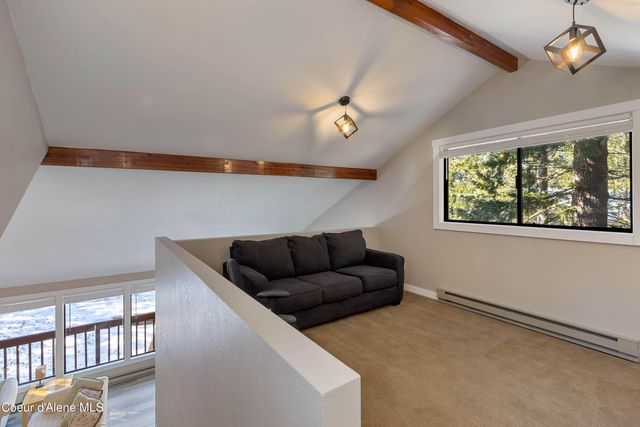 176 Swan Shores Dr, Sagle, ID 83860