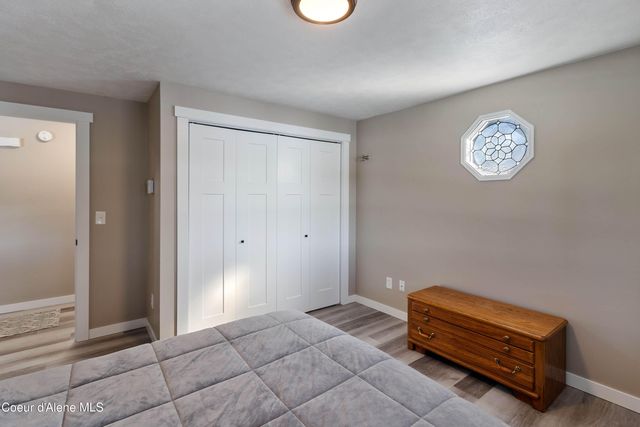 176 Swan Shores Dr, Sagle, ID 83860