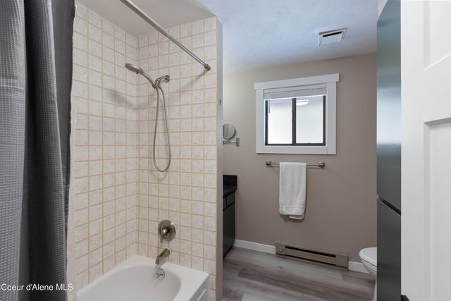 176 Swan Shores Dr, Sagle, ID 83860