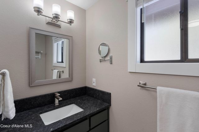 176 Swan Shores Dr, Sagle, ID 83860