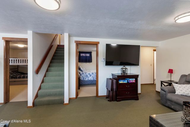 176 Swan Shores Dr, Sagle, ID 83860