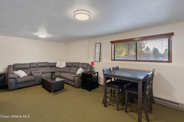 176 Swan Shores Dr, Sagle, ID 83860