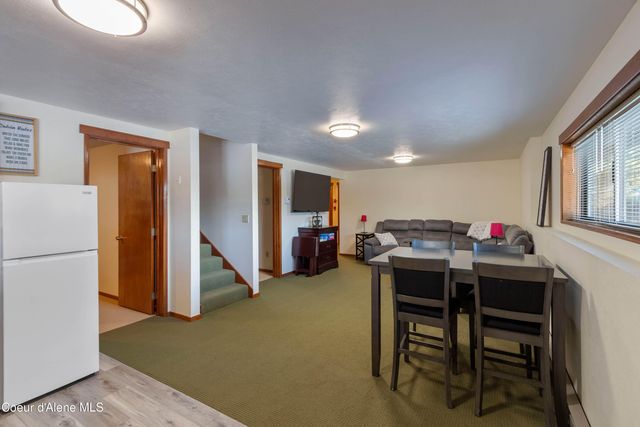 176 Swan Shores Dr, Sagle, ID 83860