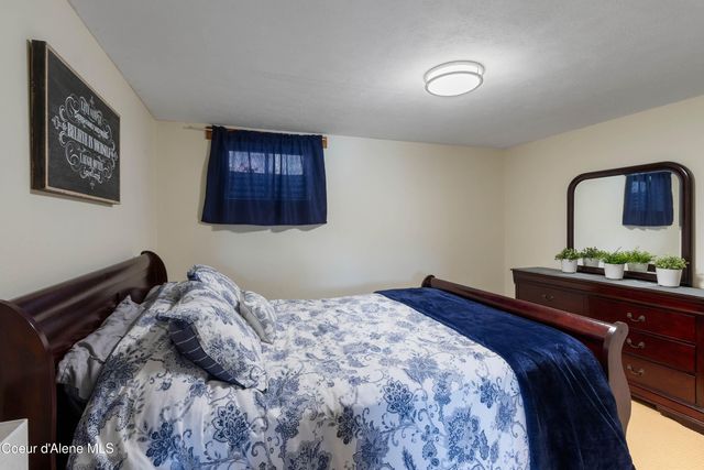 176 Swan Shores Dr, Sagle, ID 83860