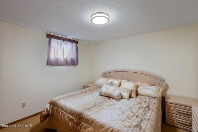 176 Swan Shores Dr, Sagle, ID 83860