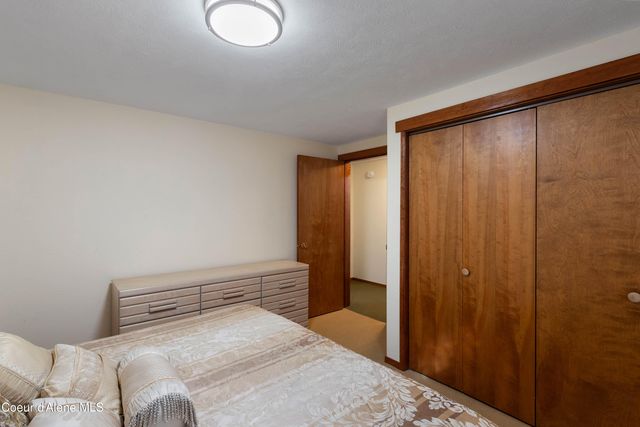 176 Swan Shores Dr, Sagle, ID 83860