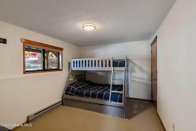 176 Swan Shores Dr, Sagle, ID 83860