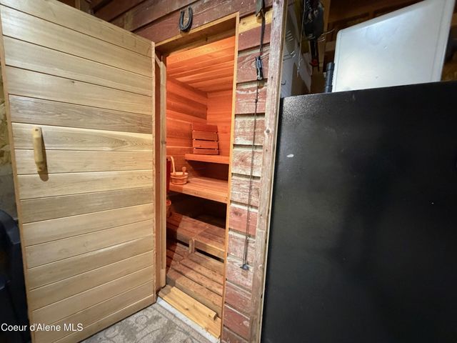 176 Swan Shores Dr, Sagle, ID 83860