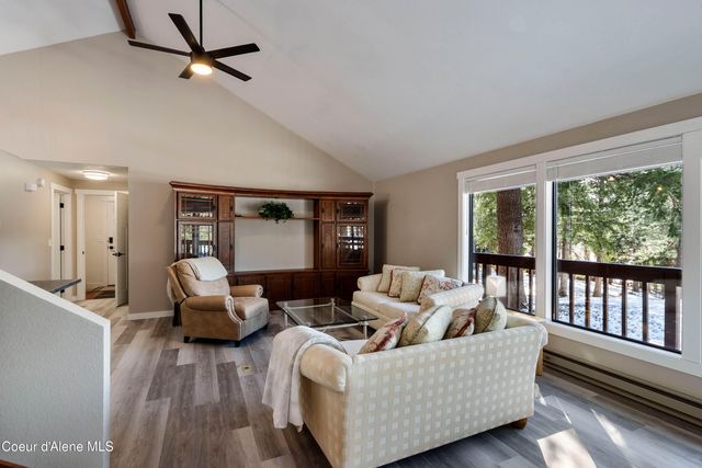 176 Swan Shores Dr, Sagle, ID 83860