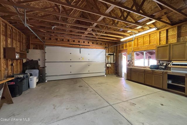 176 Swan Shores Dr, Sagle, ID 83860