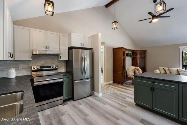 176 Swan Shores Dr, Sagle, ID 83860