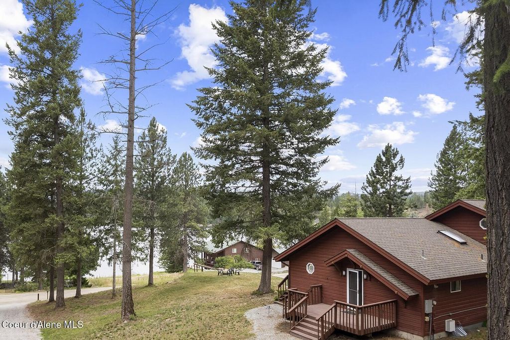176 Swan Shores Dr, Sagle, ID 83860