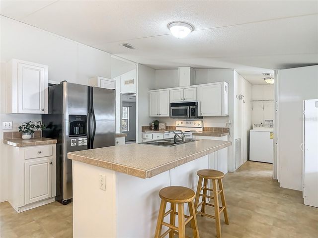 42316 POND VIEW LANE, Deland, FL 32720