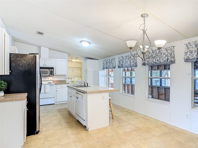 42316 POND VIEW LANE, Deland, FL 32720