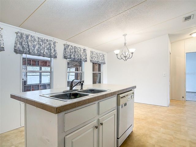 42316 POND VIEW LANE, Deland, FL 32720