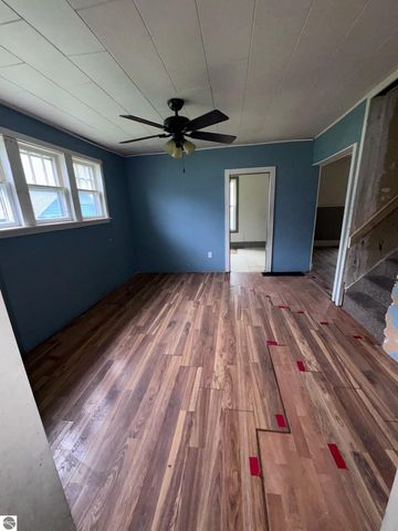125 N Chippewa, Shepherd, MI 48883