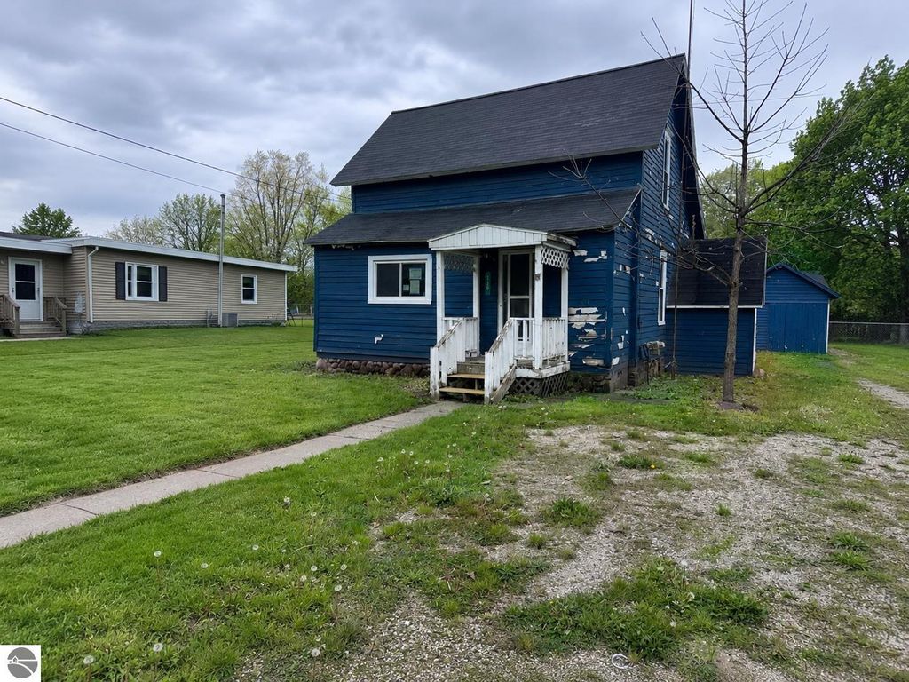 Image 1 of property listing at 125 N Chippewa, Shepherd, MI 48883