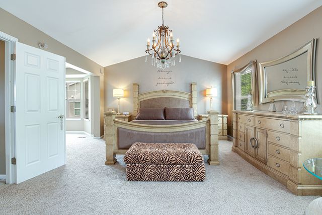 385 POST OAK Circle, West Chicago, IL 60185