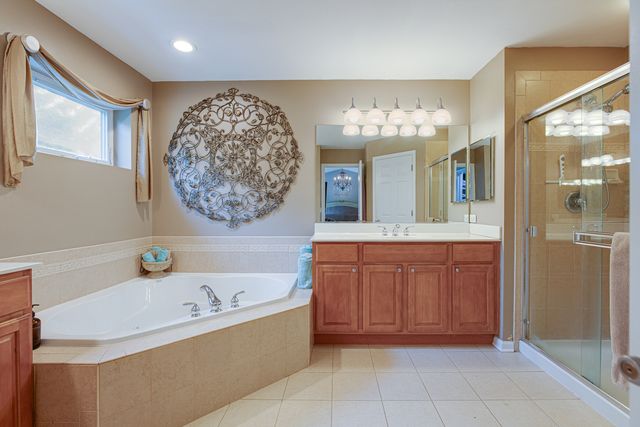 385 POST OAK Circle, West Chicago, IL 60185