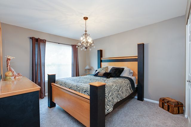 385 POST OAK Circle, West Chicago, IL 60185