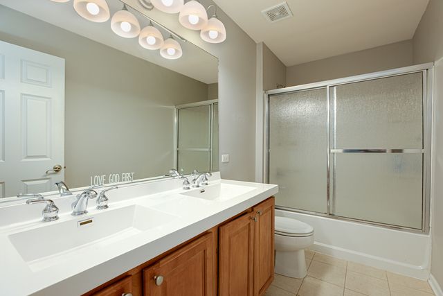 385 POST OAK Circle, West Chicago, IL 60185