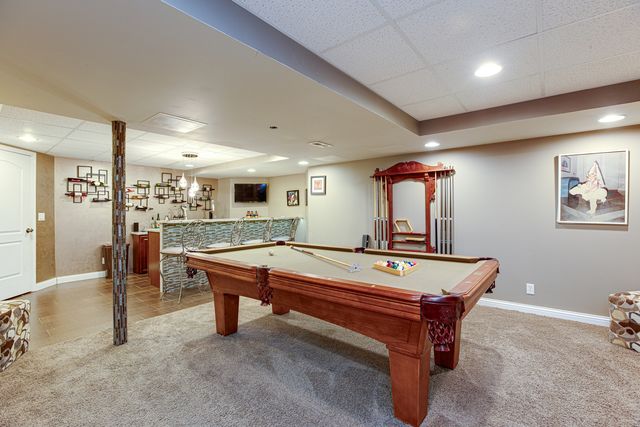 385 POST OAK Circle, West Chicago, IL 60185
