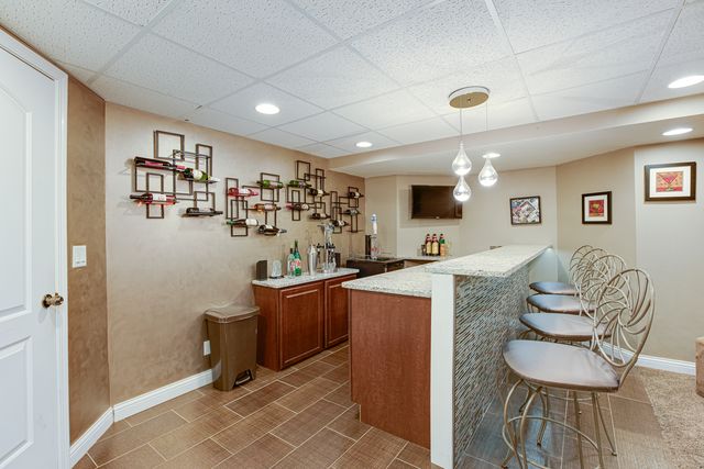 385 POST OAK Circle, West Chicago, IL 60185
