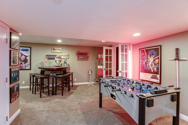 385 POST OAK Circle, West Chicago, IL 60185