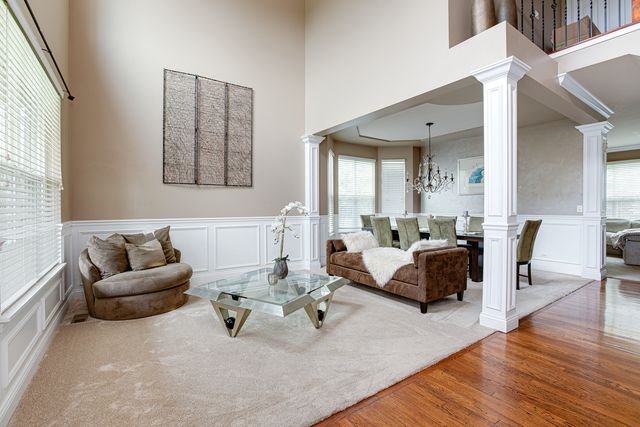 385 POST OAK Circle, West Chicago, IL 60185